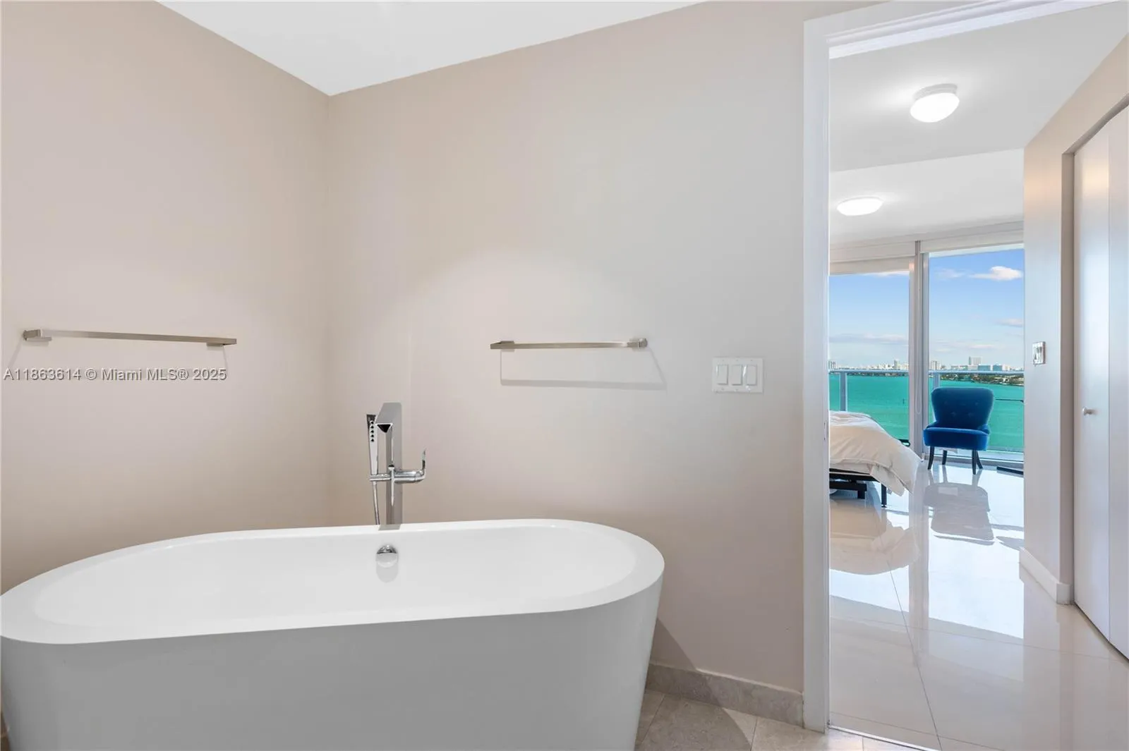 488 NE 18th St, #908