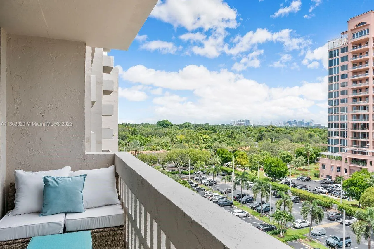 90 Edgewater Dr, #820