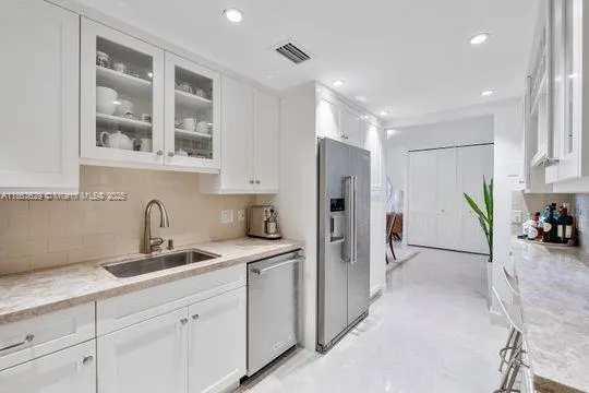 90 Edgewater Dr, #820