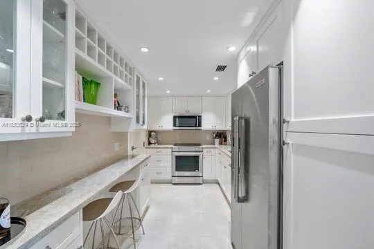 90 Edgewater Dr, #820