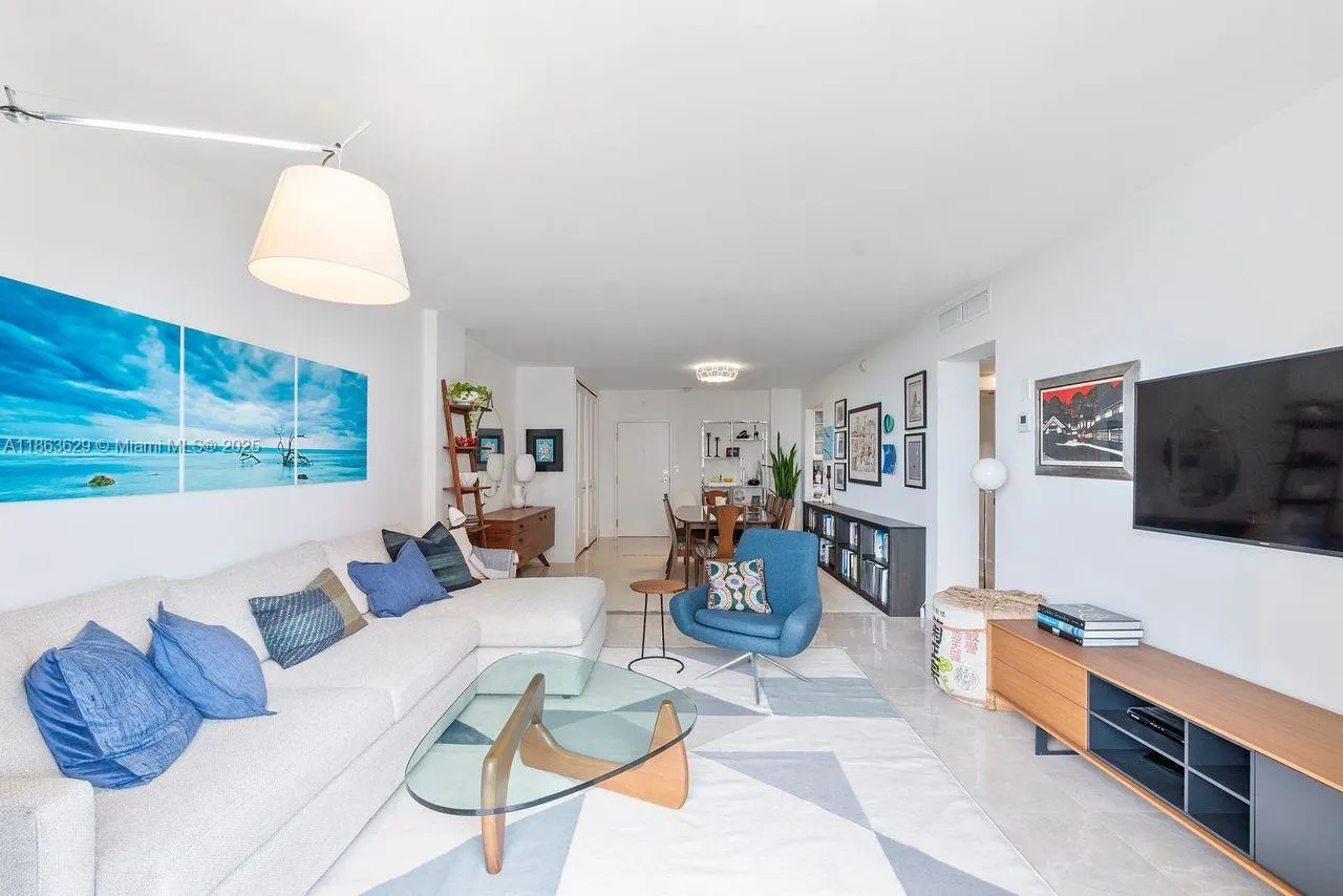 90 Edgewater Dr, #820