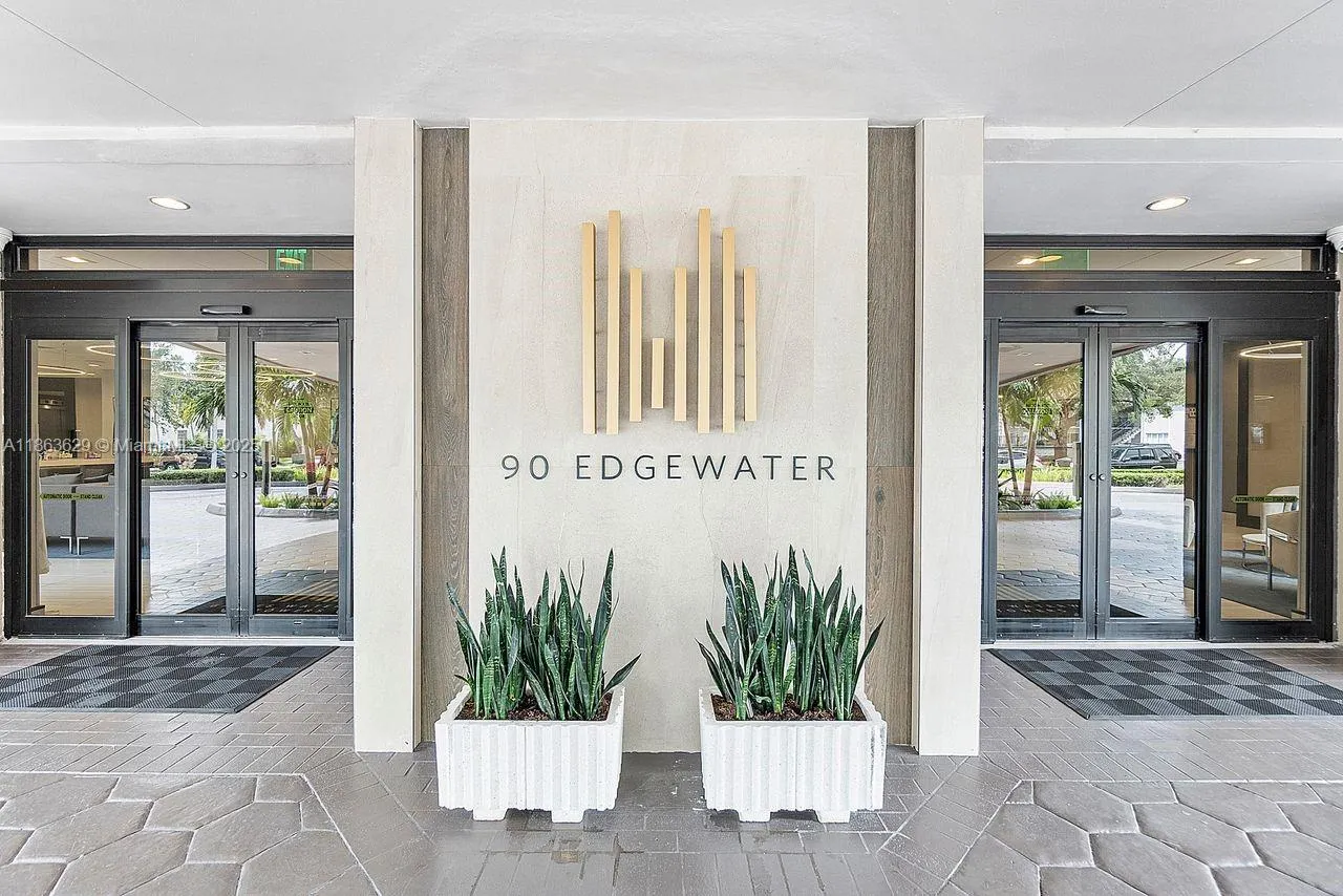 90 Edgewater Dr, #820