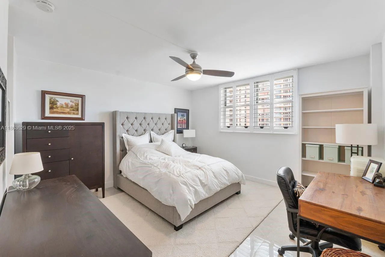 90 Edgewater Dr, #820