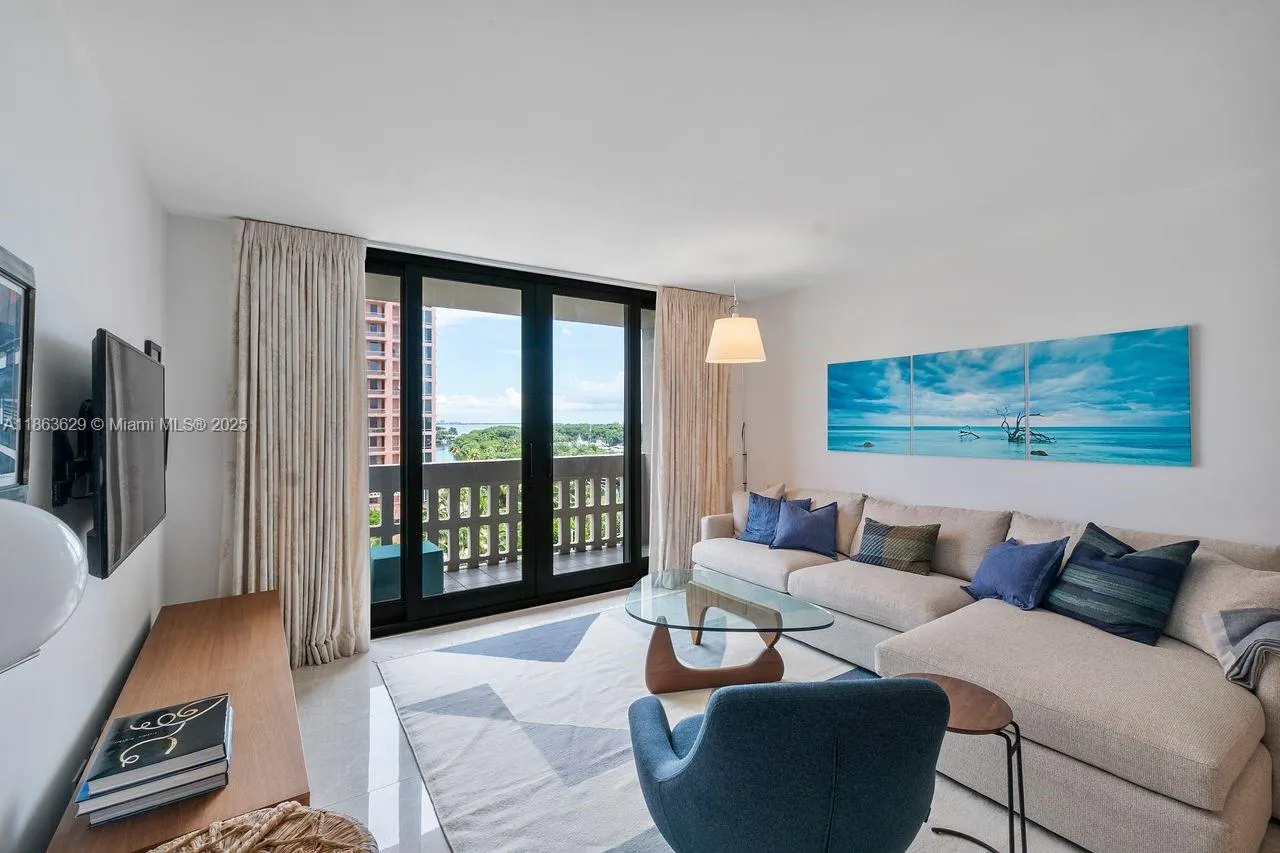 90 Edgewater Dr, #820