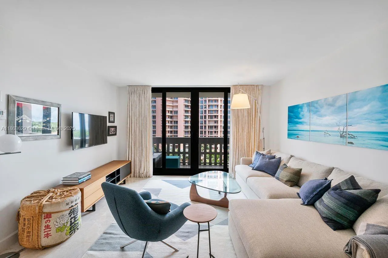 90 Edgewater Dr, #820