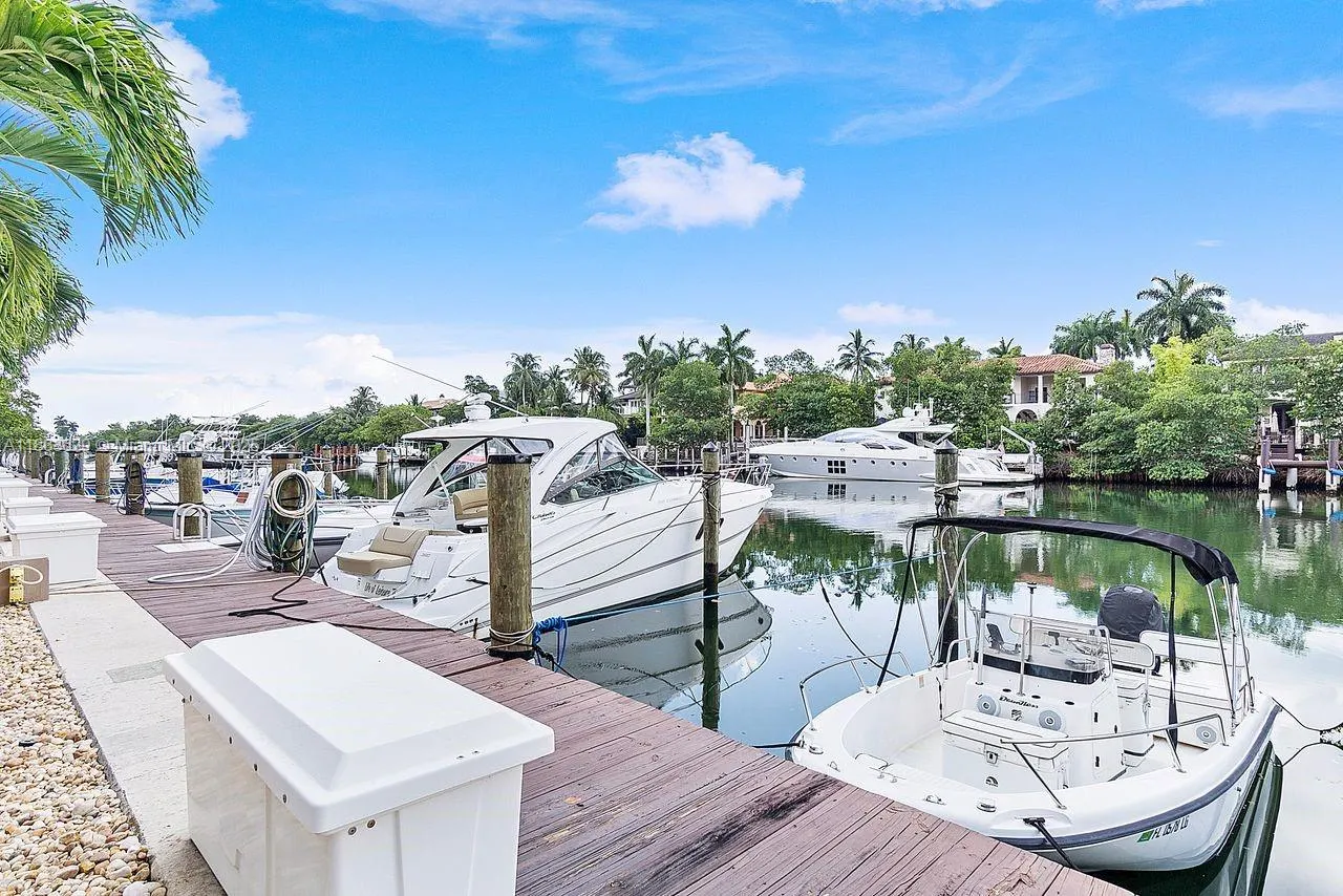 90 Edgewater Dr, #820
