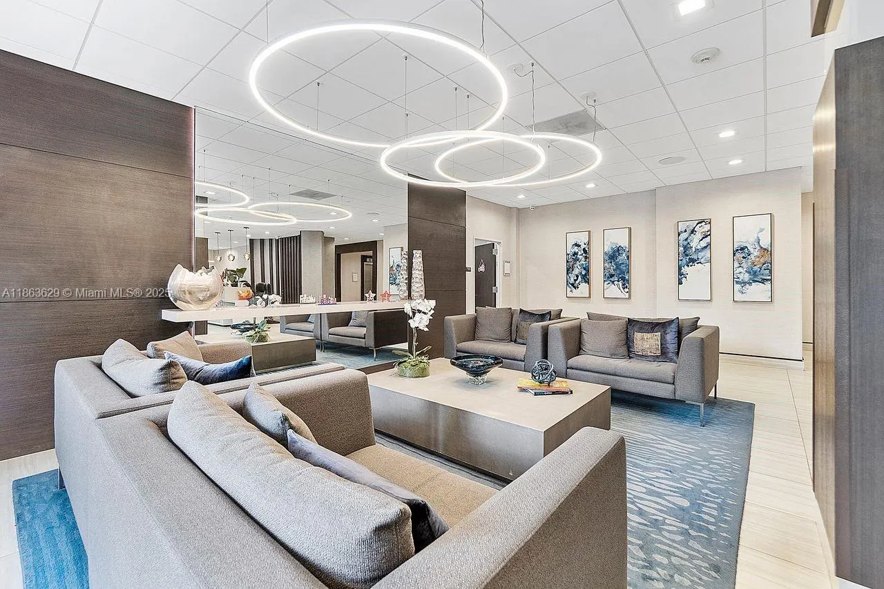 90 Edgewater Dr, #820