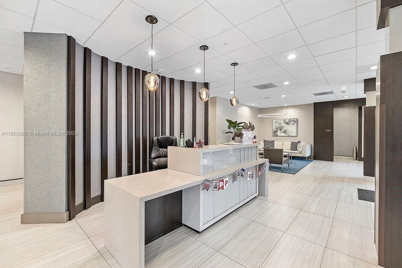 90 Edgewater Dr, #820