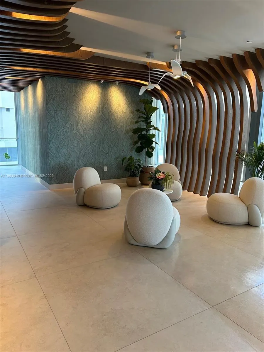 700 NE 24, #4806