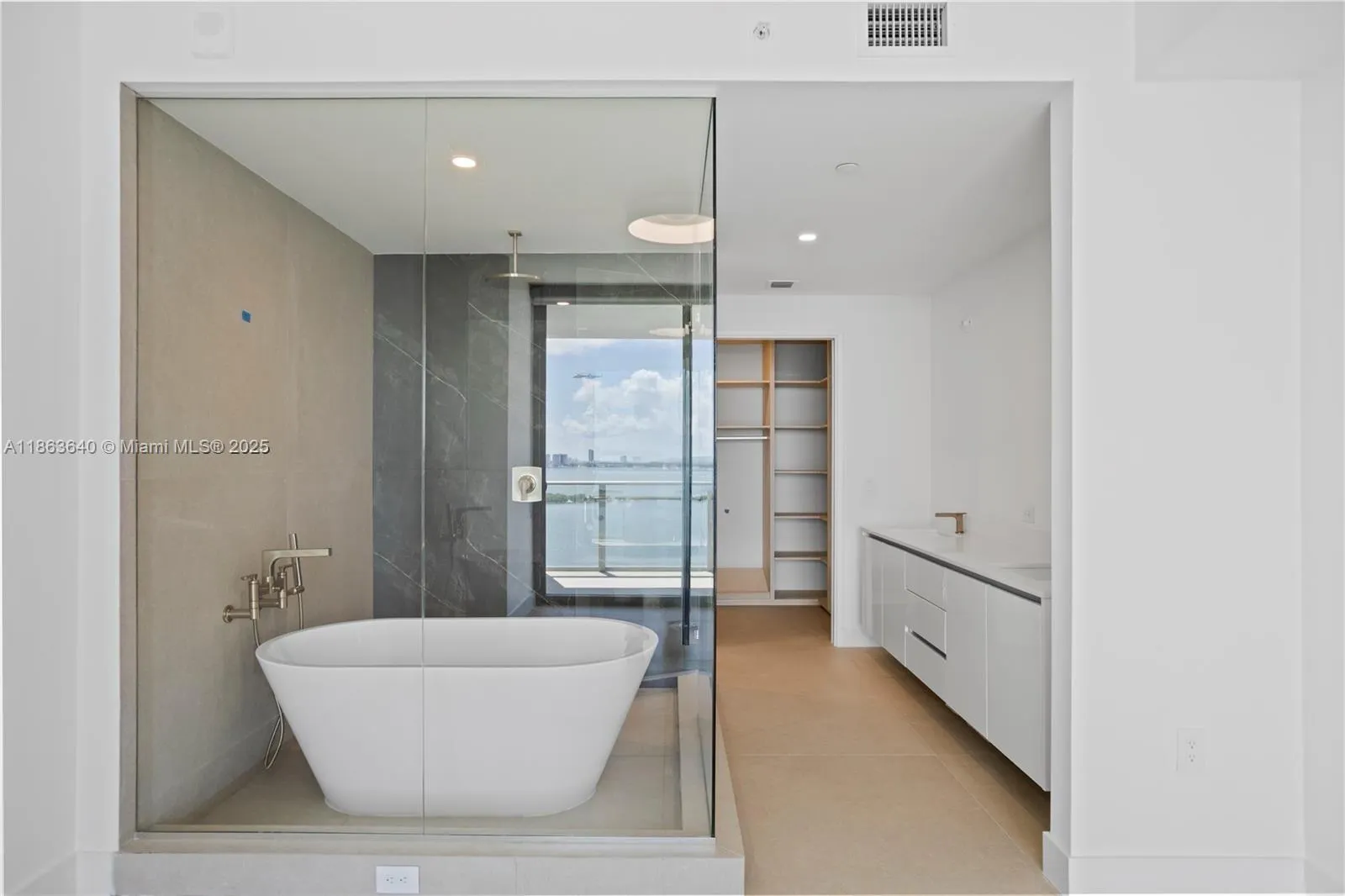 700 NE 24, #4806