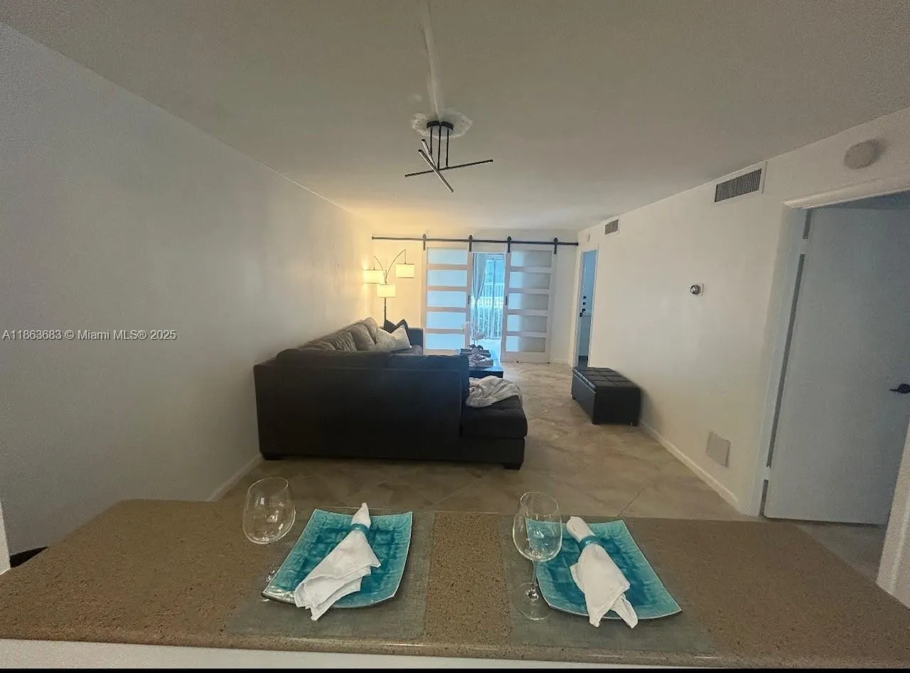 1900 Alamanda, #108