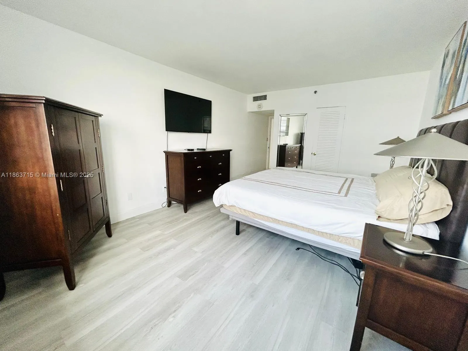 100 Lincoln Rd, #535