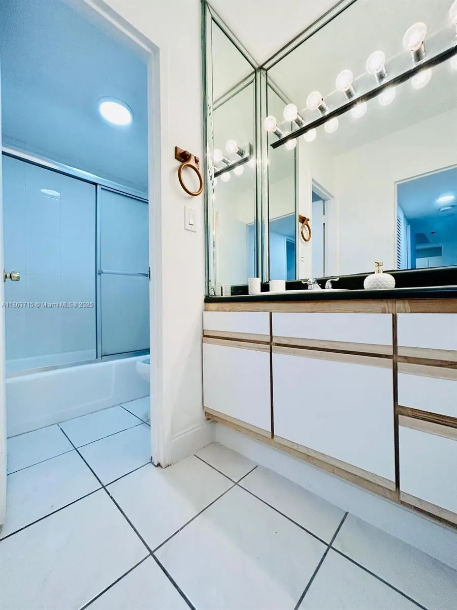 100 Lincoln Rd, #535