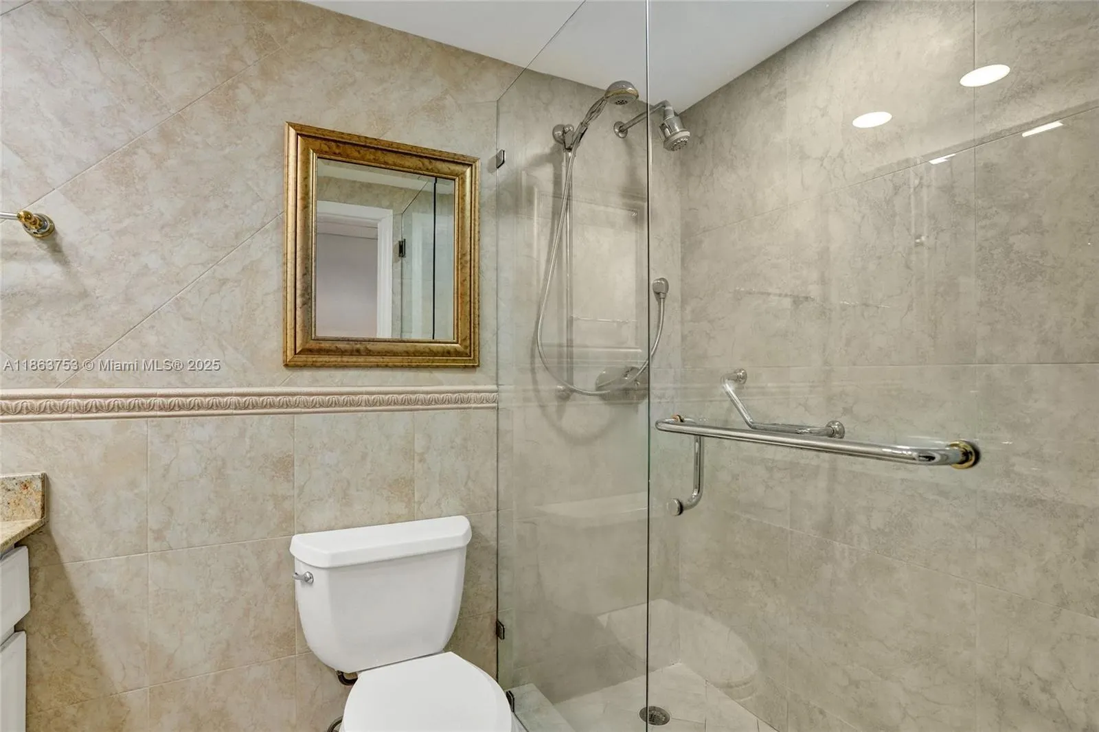 500 Bayview Dr, #118