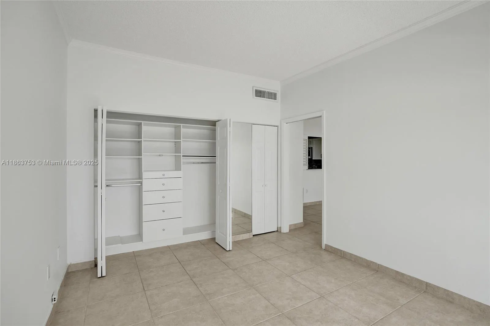 500 Bayview Dr, #118