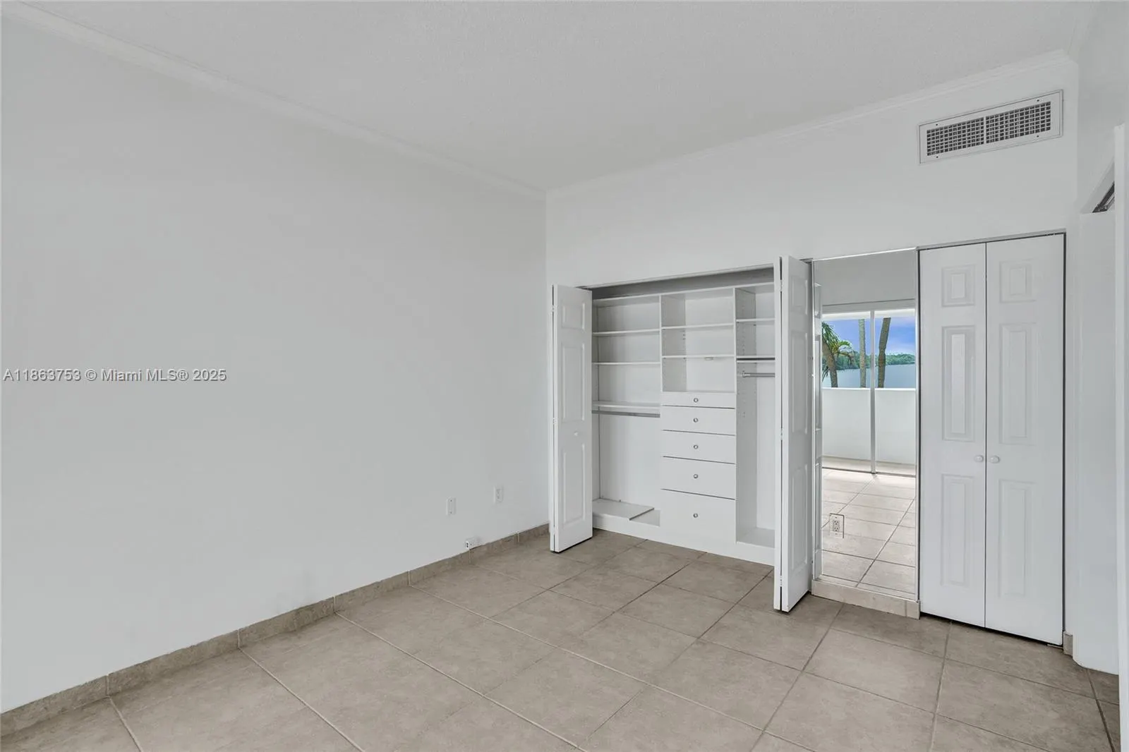 500 Bayview Dr, #118