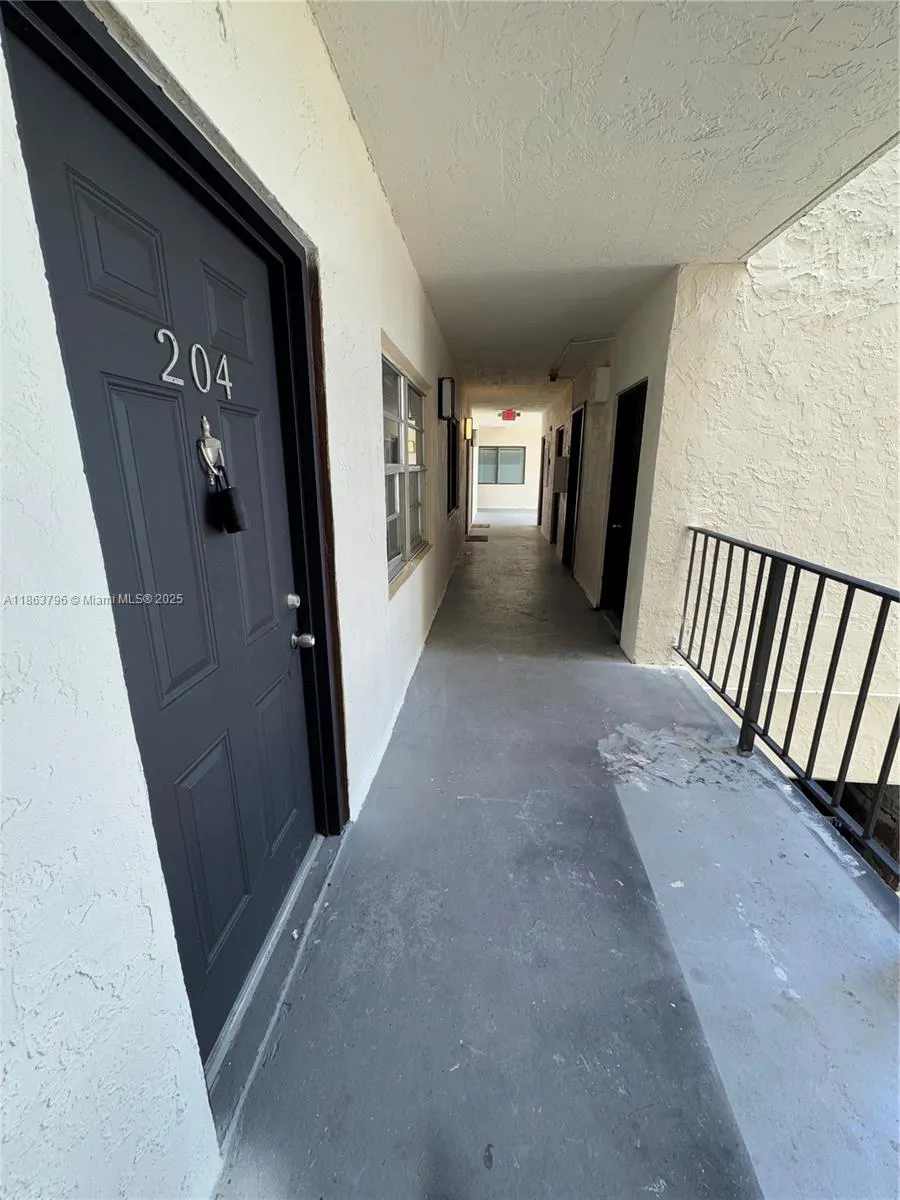 3300 S Dixie Hwy, #204