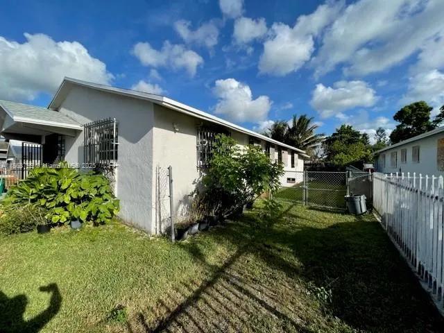 645 NW 2nd St