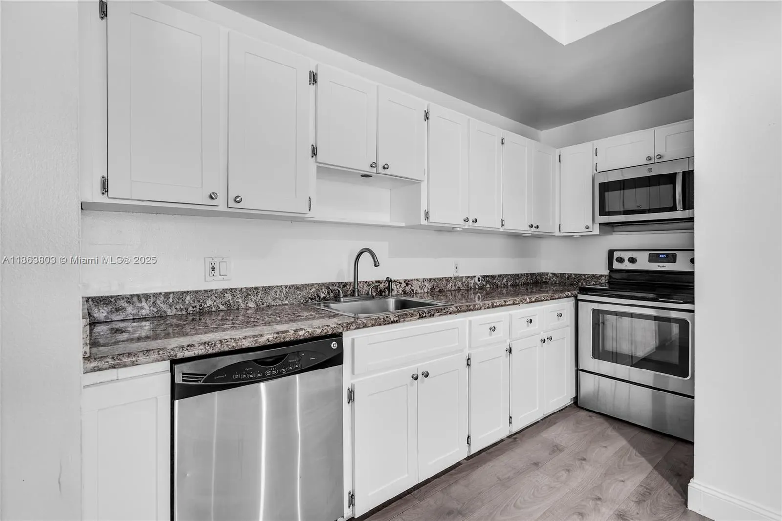 737 Jefferson Ave, #102