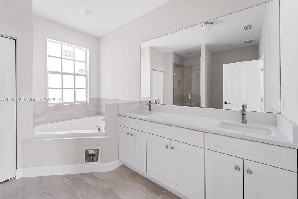 5400 NW 57th Ct