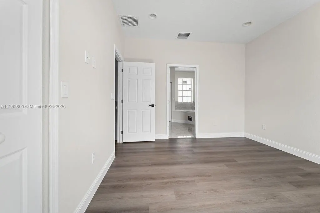 5400 NW 57th Ct