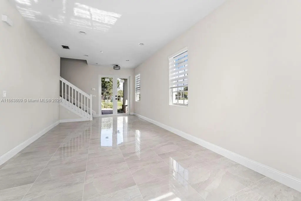 5400 NW 57th Ct