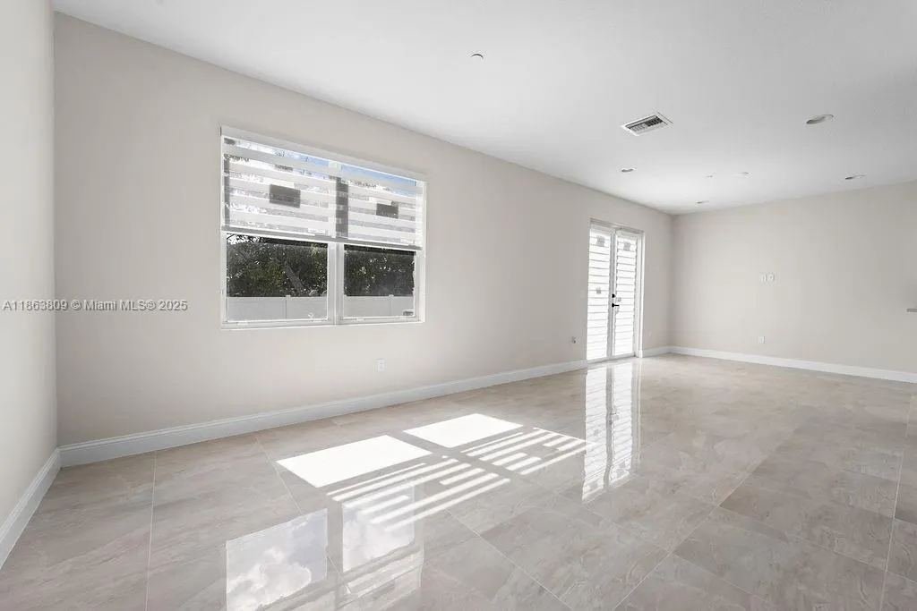 5400 NW 57th Ct
