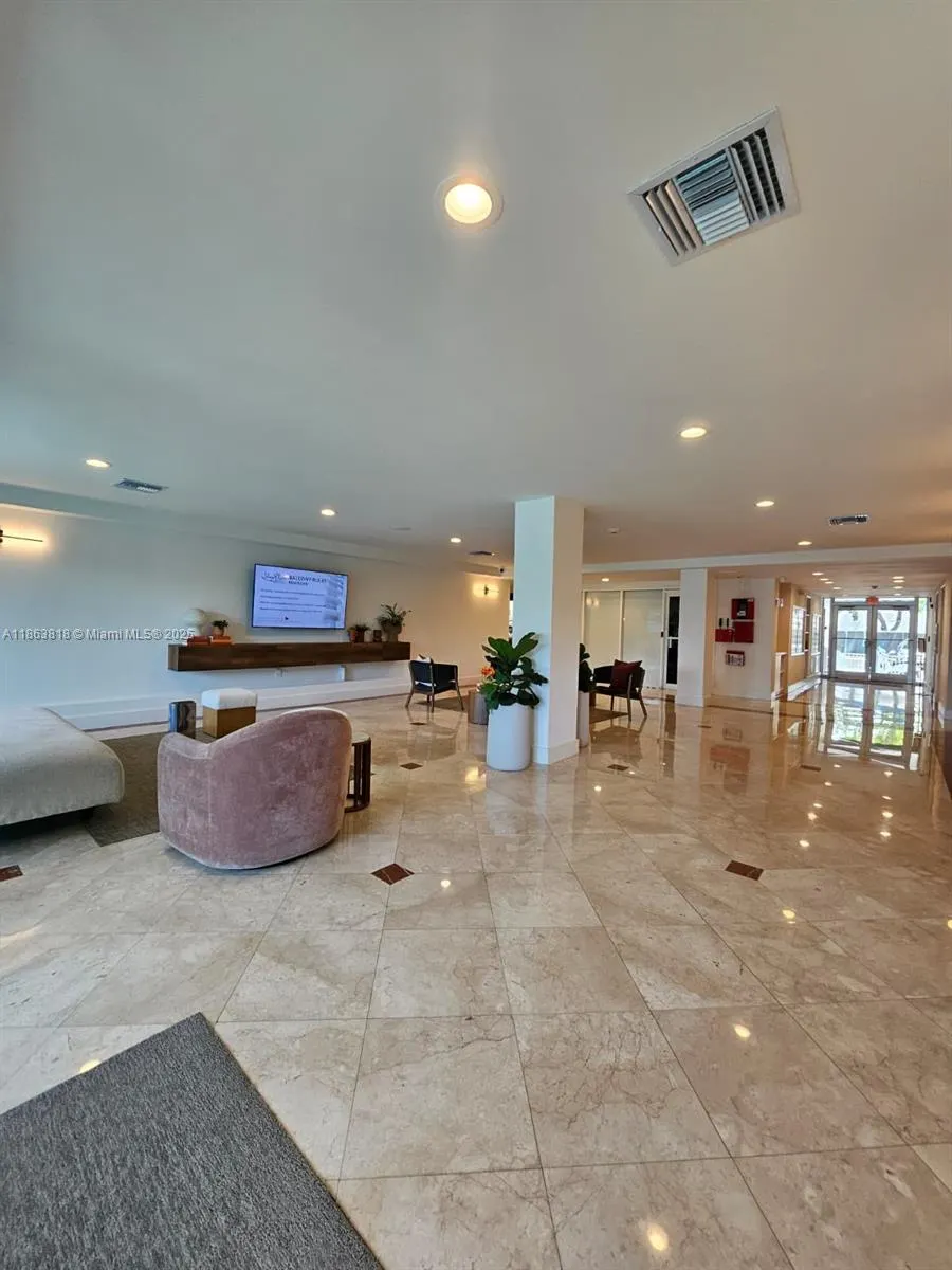 1455 N Treasure Dr, #7G