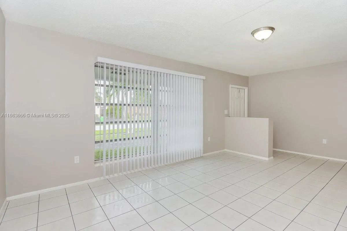 8640 NW 25th St