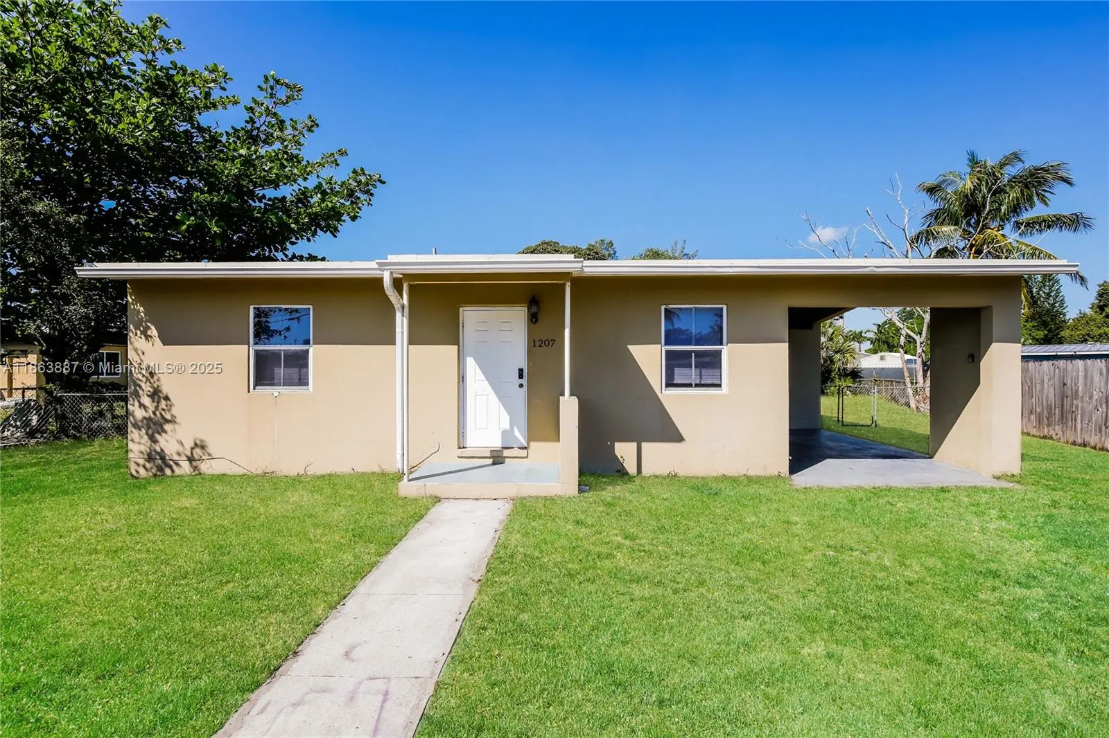 1207 NW 13th Ln