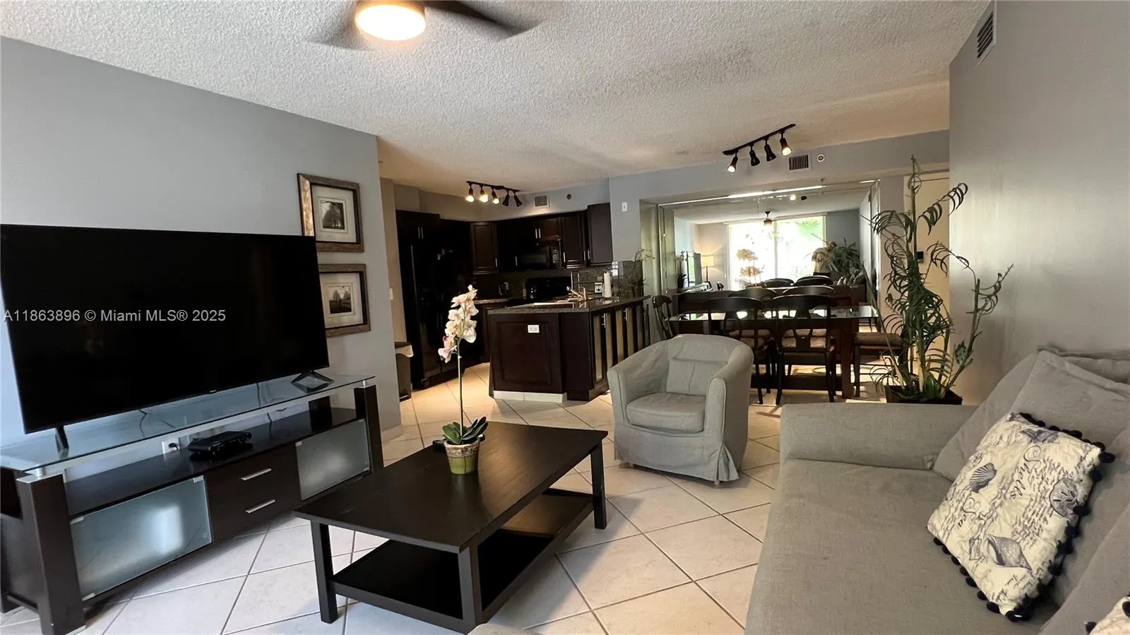19555 E Country Club Dr, #8305