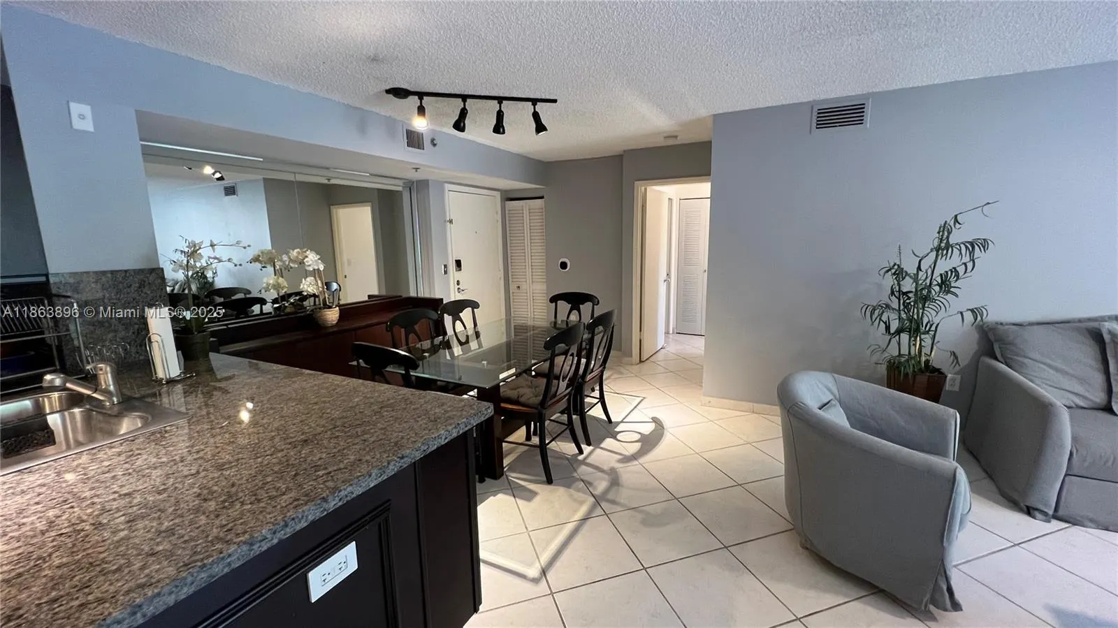 19555 E Country Club Dr, #8305
