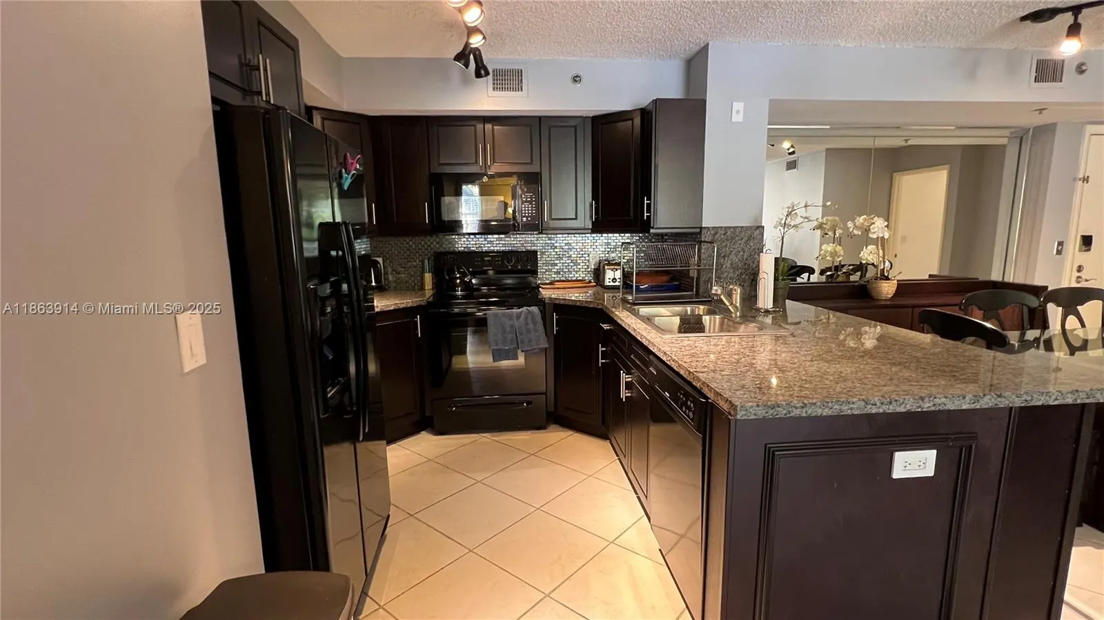 19555 E Country Club Dr, #8305