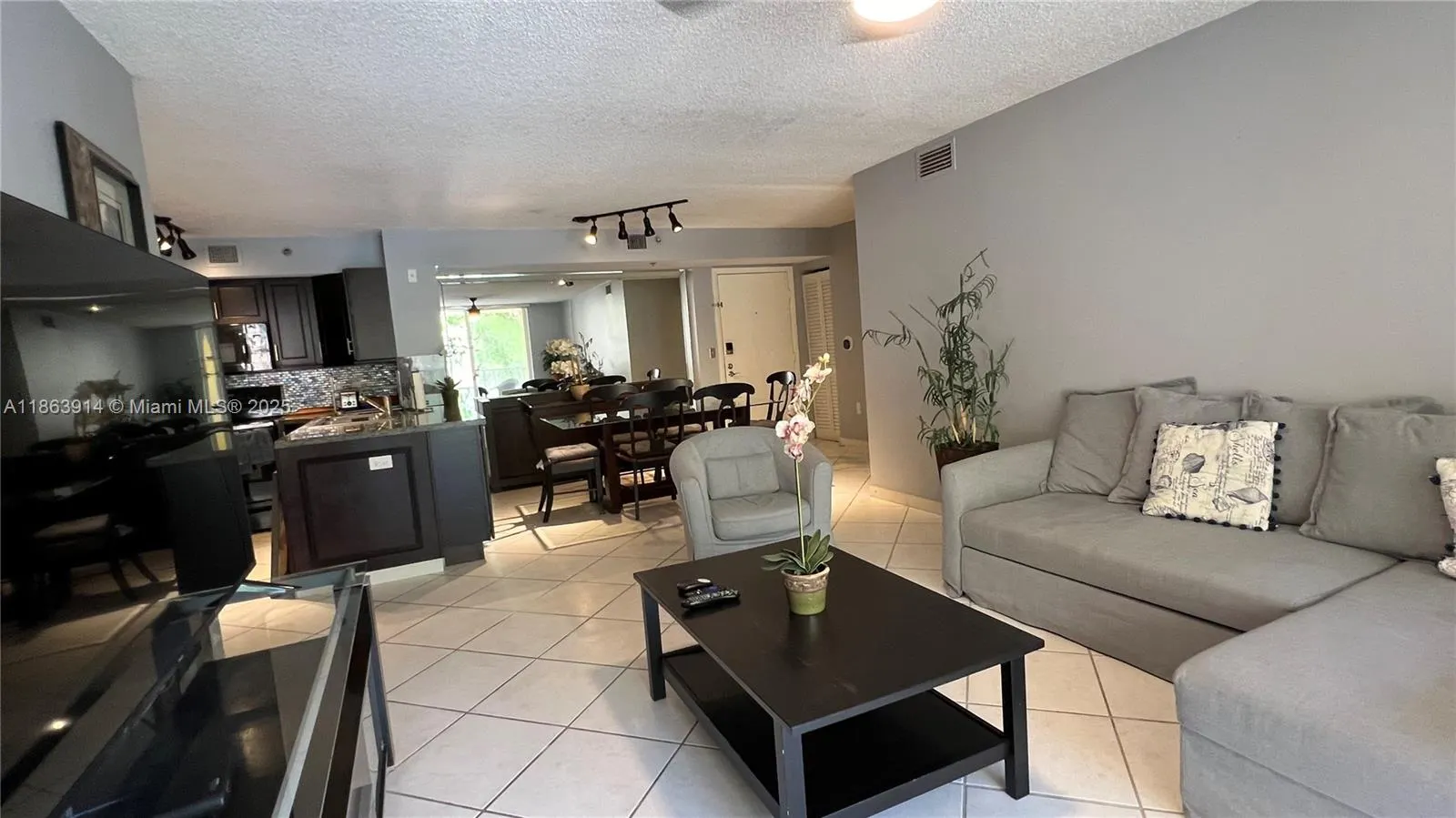 19555 E Country Club Dr, #8305