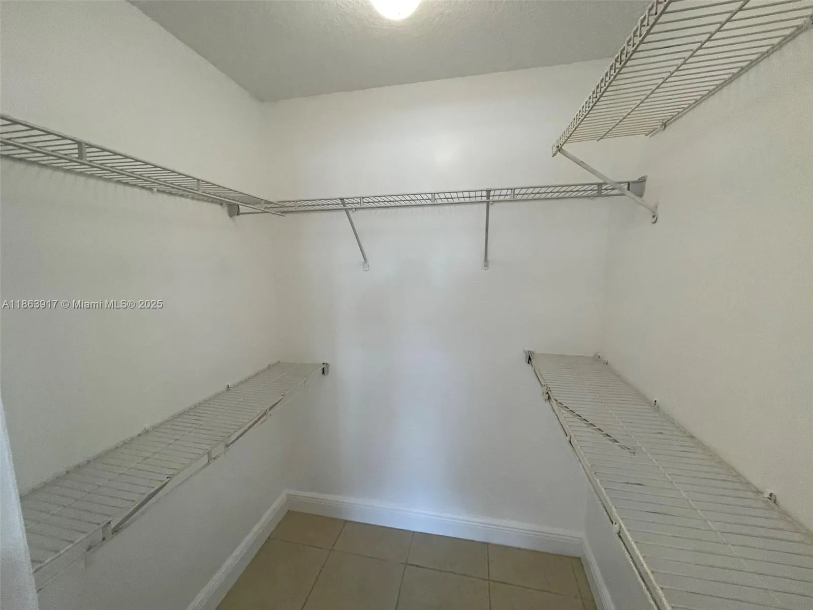 3522 NE 171st St, #103
