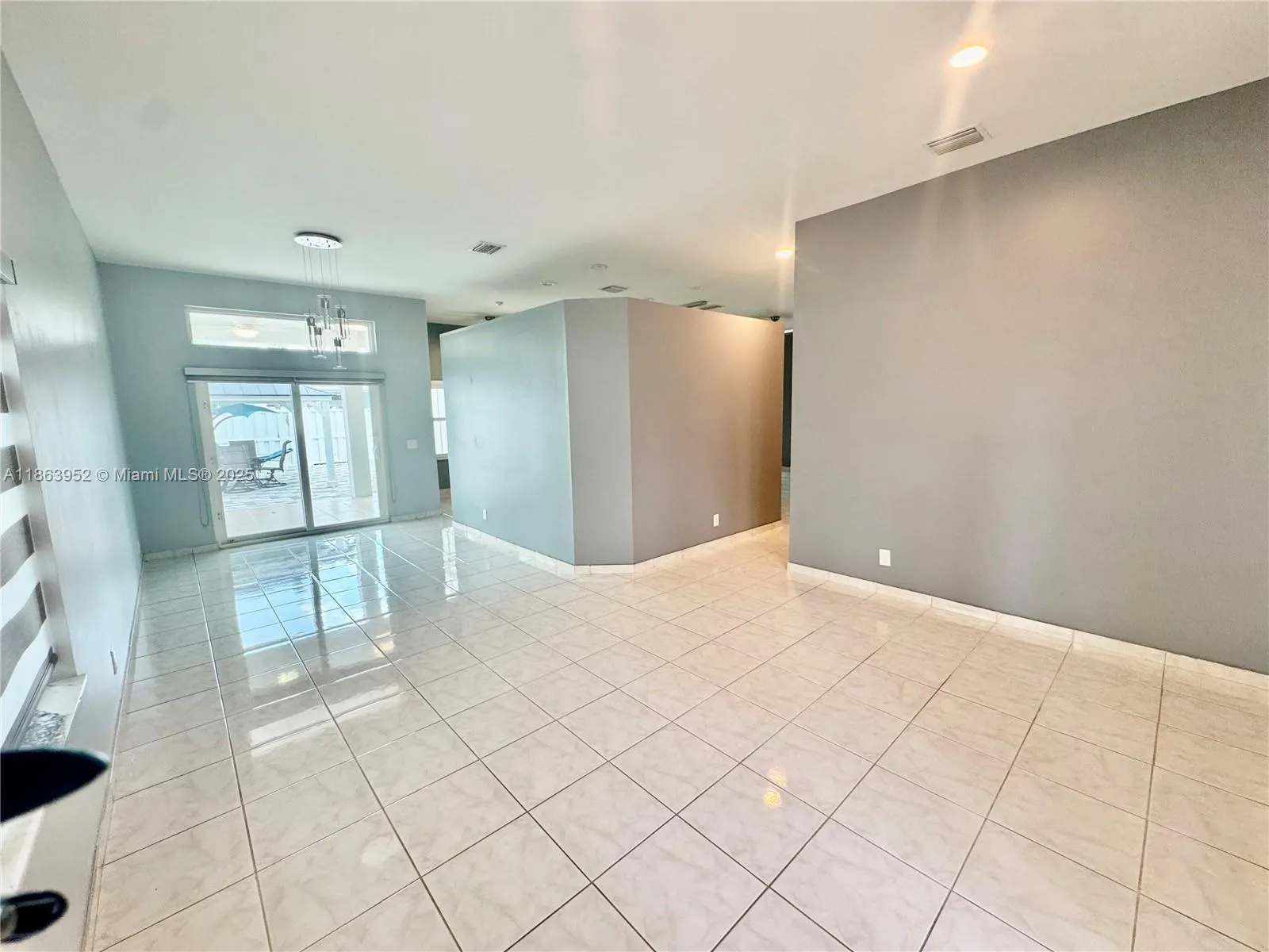 912 Tanglewood Cir