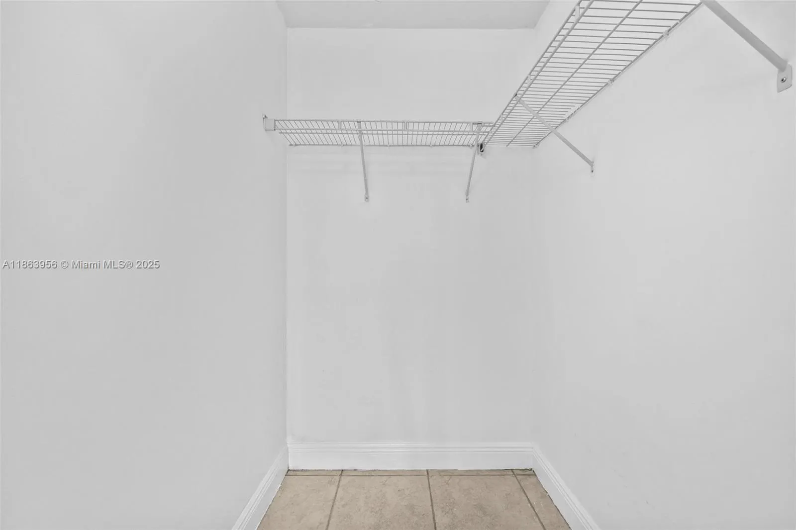2413 W 78th St, #201