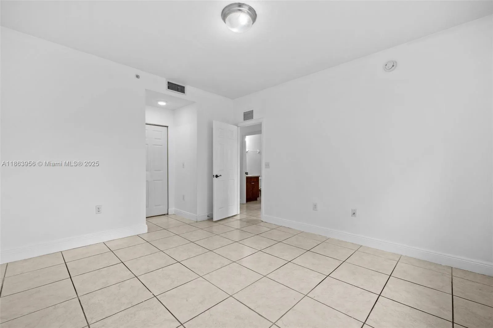 2413 W 78th St, #201