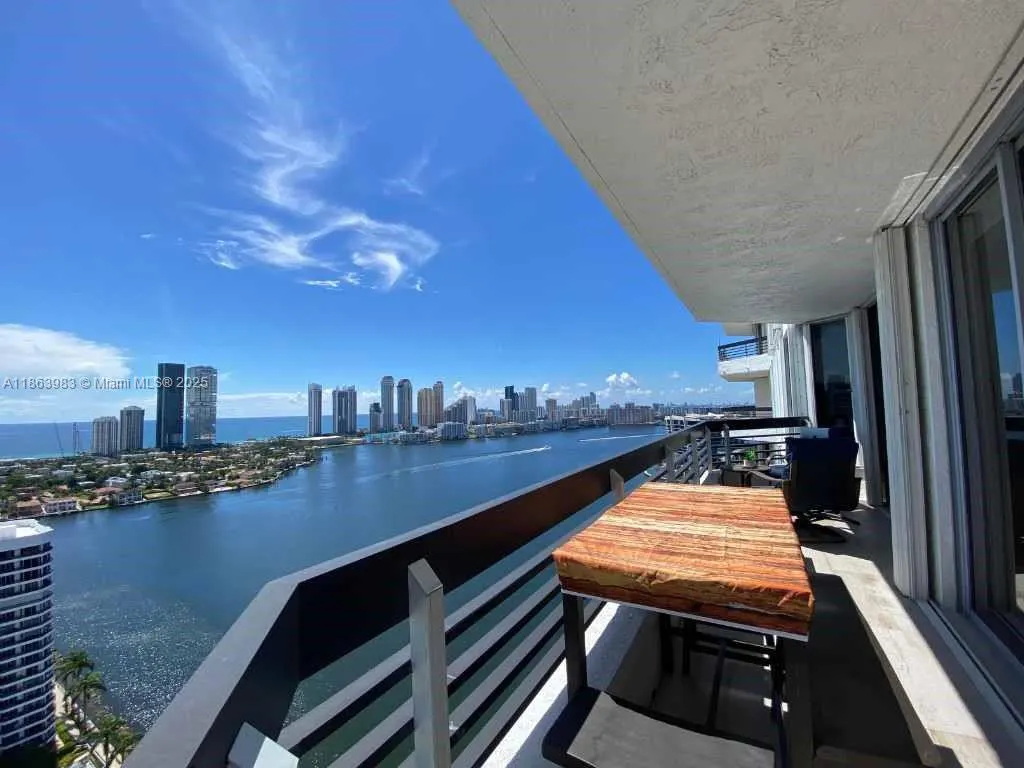 3530 Mystic Pointe Dr, #3014