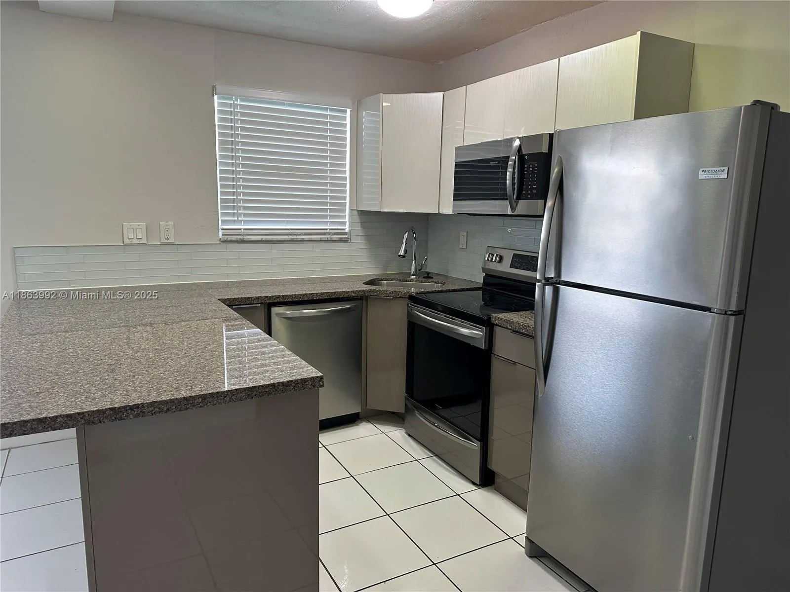1975 NE 135th St, #3E