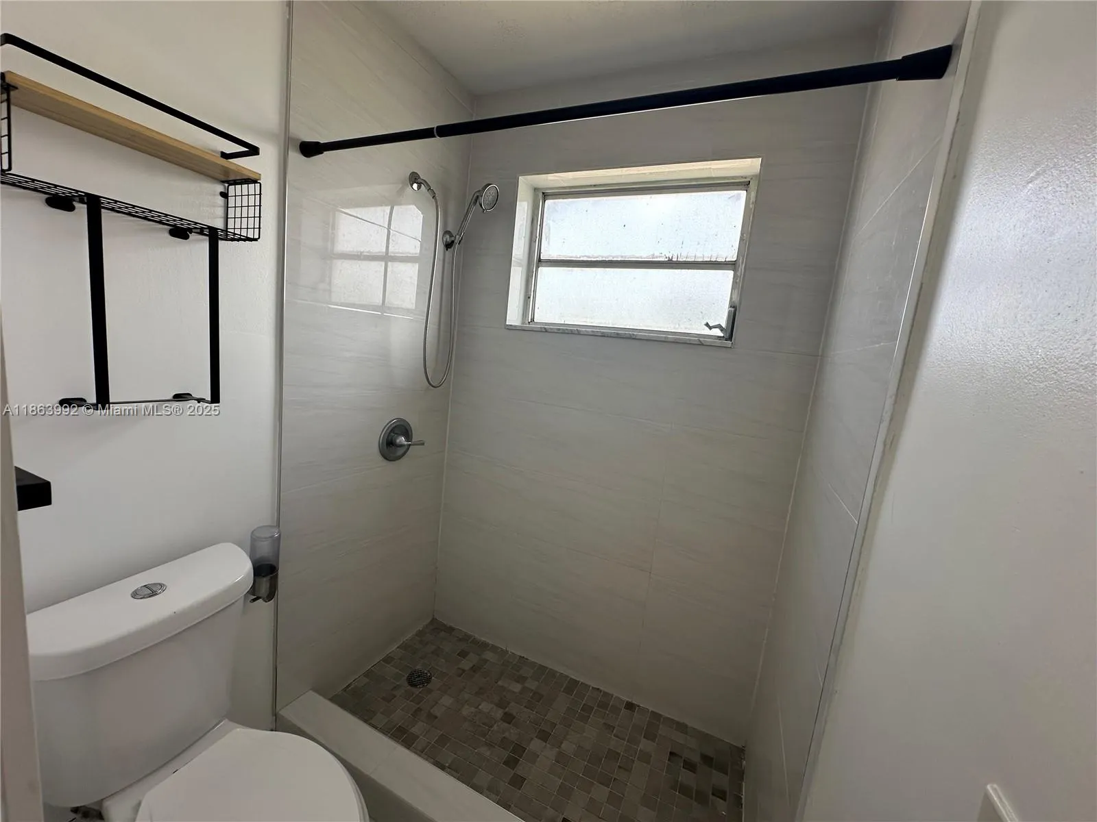 1975 NE 135th St, #3E