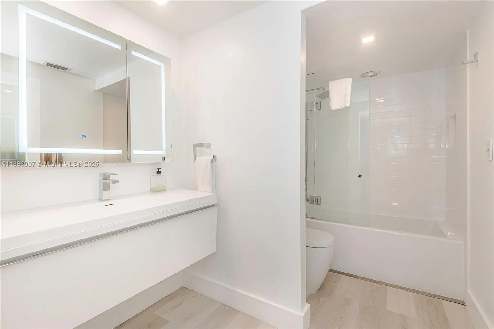 2301 Collins Ave, #1505