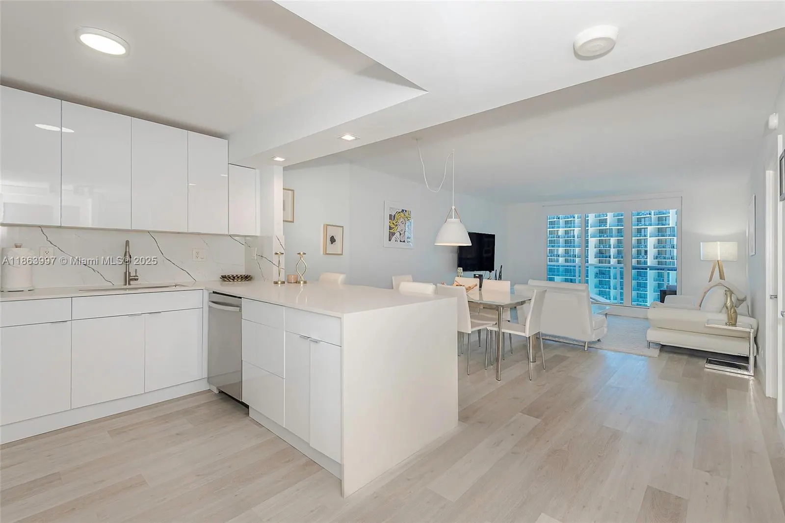 2301 Collins Ave, #1505
