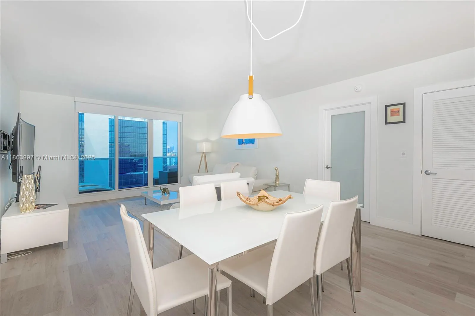 2301 Collins Ave, #1505