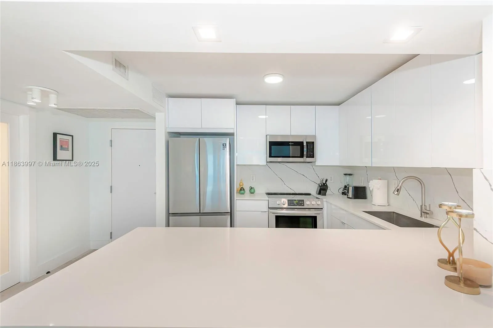 2301 Collins Ave, #1505