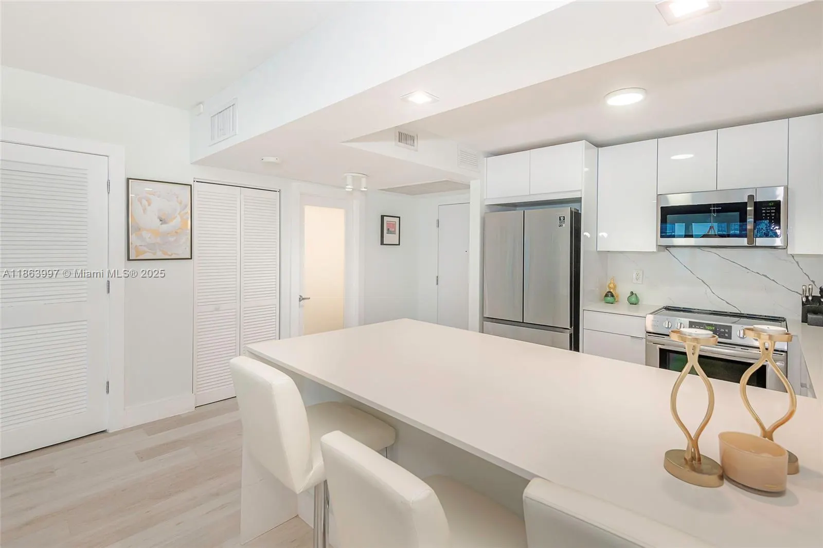 2301 Collins Ave, #1505
