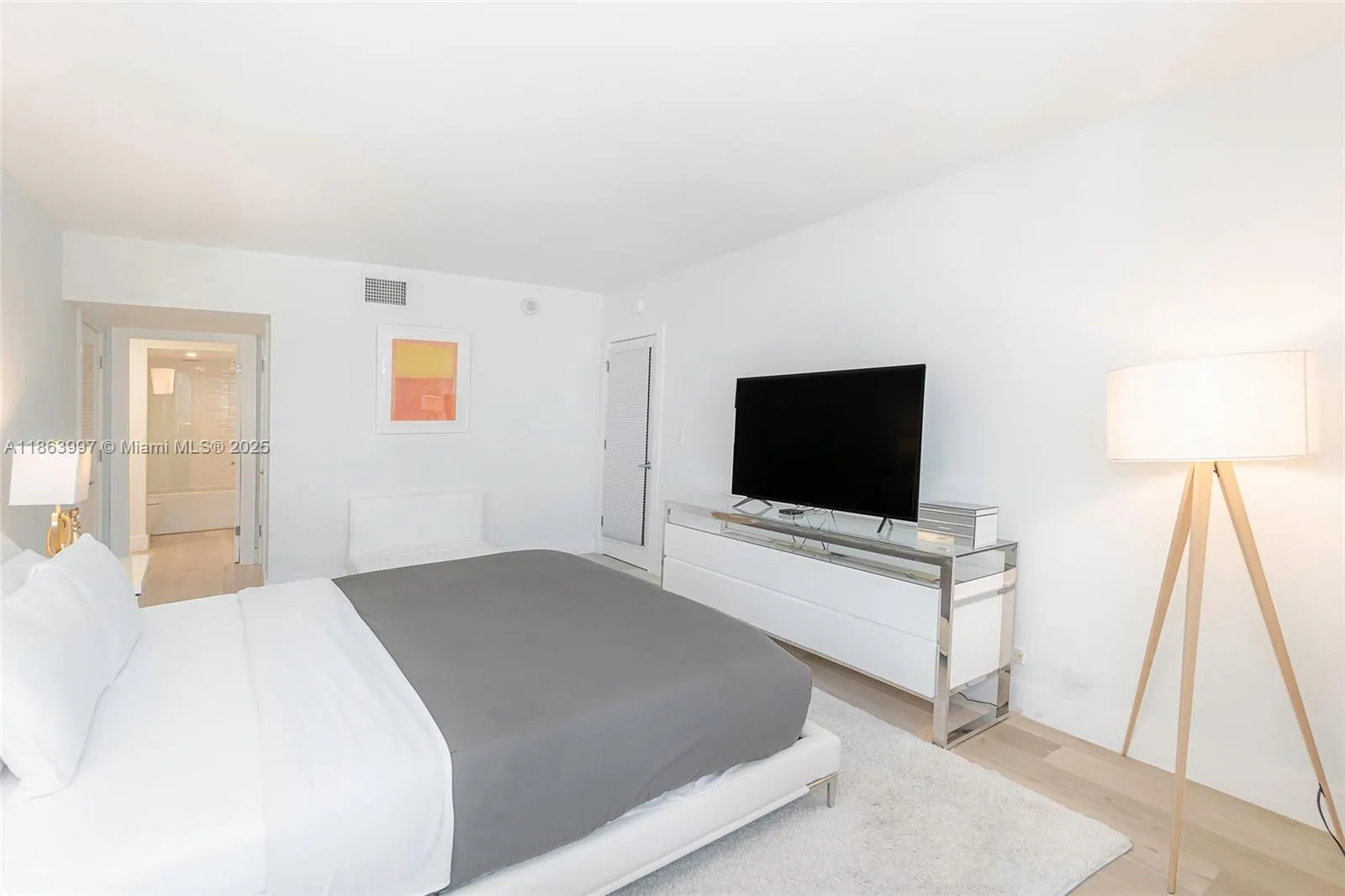 2301 Collins Ave, #1505