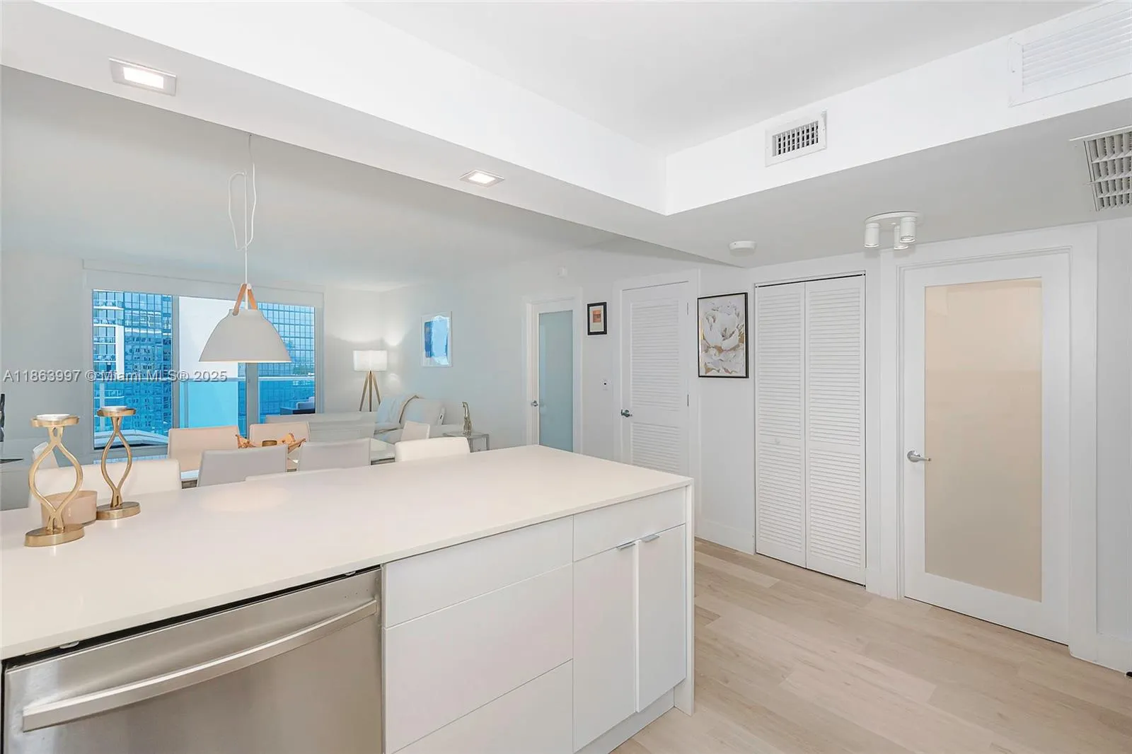 2301 Collins Ave, #1505