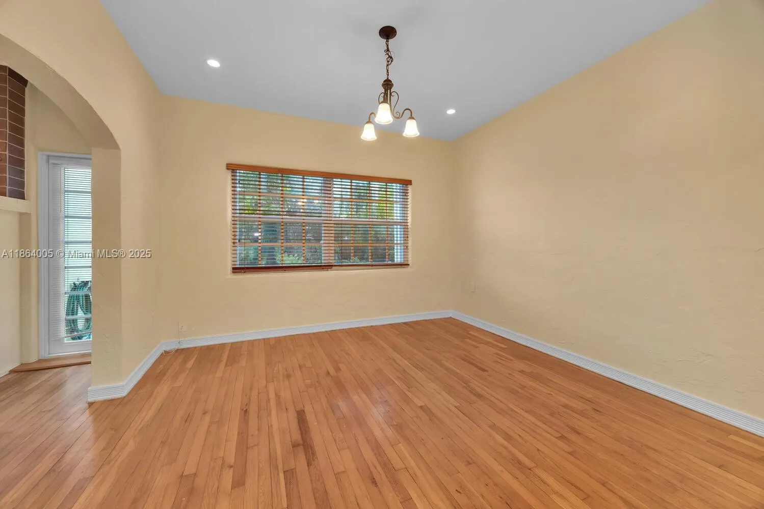 46 Montilla Ave, #46