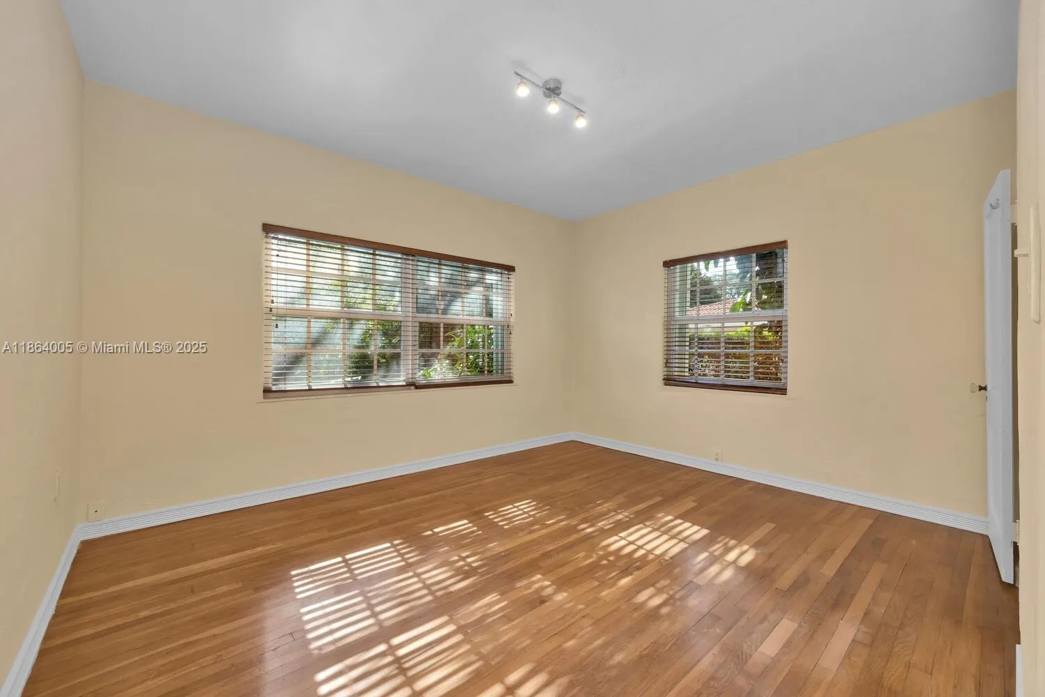 46 Montilla Ave, #46